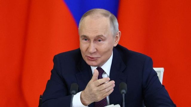 Foto: Presiden Rusia Vladimir Putin berbicara selama upacara setelah pembicaraan dengan mitranya dari China Xi Jinping di Kremlin di Moskow, Rusia, 8 Mei 2025. (REUTERS/Evgenia Novozhenina)