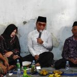 Gus Miftah saat berkunjung ke rumah Ahmad Zuhdi di Desa Cangkring B, Kecamatan Karanganyar, Kabupaten Demak, Jawa Tengah, Sabtu (19/7/2025).(KOMPAS.COM/NUR ZAIDI)