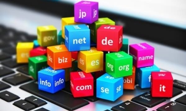 Temukan 5 ekstensi domain paling diminati di Indonesia 2025—.com, .id, .co.id, .net, dan .org—untuk meningkatkan kredibilitas dan peringkat SEO website Anda.