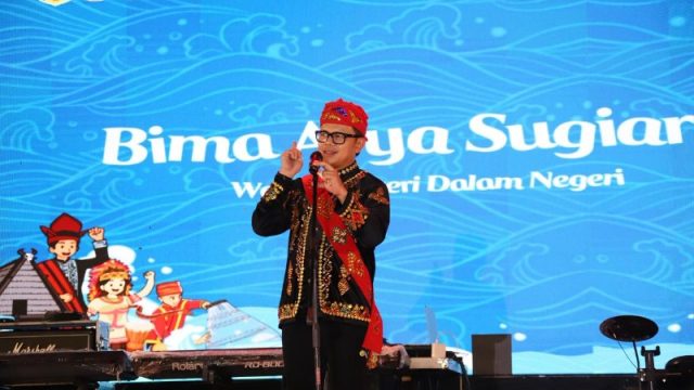Buka Acara Festival Danau Poso 2025, Wamendagri Bima Arya Puji Khazanah Daerah Setempat