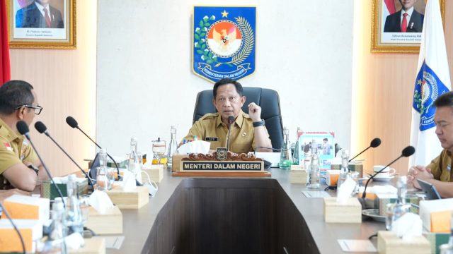 Percepat Transisi Energi, Mendagri Dorong Gubernur Bebaskan Pajak Kendaraan Listrik