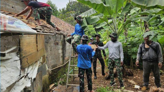 Hari Pertama TMMD Ke-128, Satgas Yonif TP 843 Fokus Renovasi RTLH Warga Bekasi