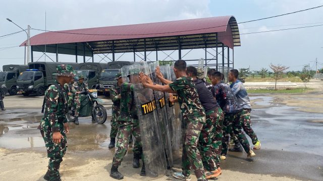 Latihan PHH Yonif TP 843/PYV Tingkatkan Kesiapsiagaan Prajurit Hadapi Gangguan Kamtibmas