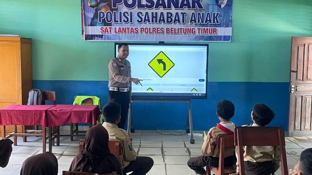 Tanamkan Disiplin Sejak Dini, Sat Lantas Polres Beltim Gelar Program “Polsanak” Di SDN 12 Manggar