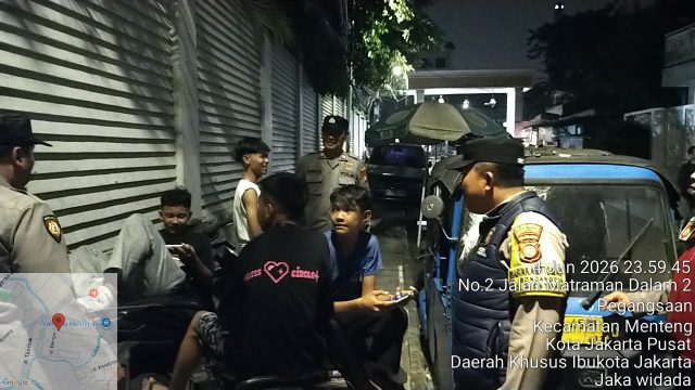 Patroli Menyapa Warga, Patroli Cipkon Menteng Sisir Matraman Dalam II Untuk Cegah Tawuran dan Kriminalitas