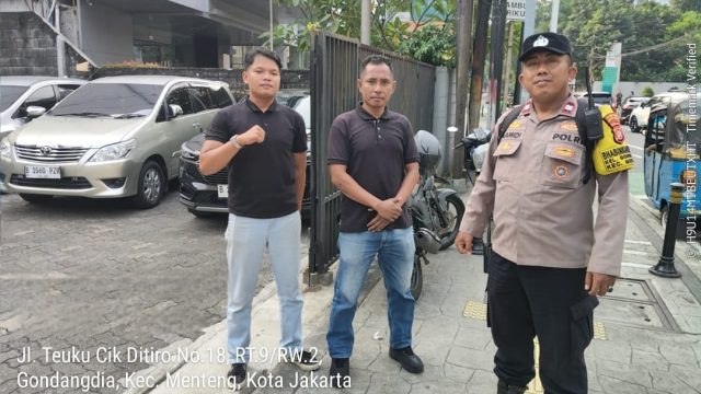 Sambang Kantor Rotaryana, Bhabinkamtibmas Gondangdia Ingatkan Security Waspada Jambret dan Pencurian