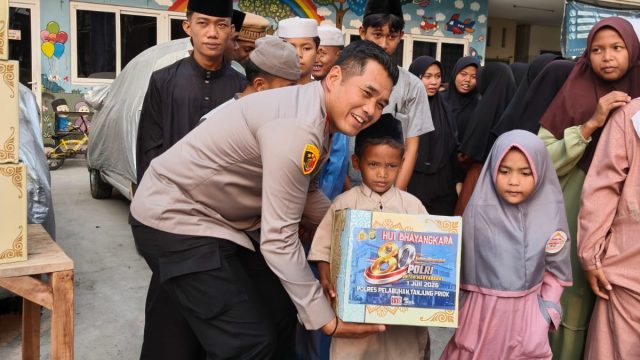 Polres Pelabuhan Tanjung Priok Gelar Bakti Sosial di Muara Angke dalam Rangka Hari Bhayangkara ke-80”