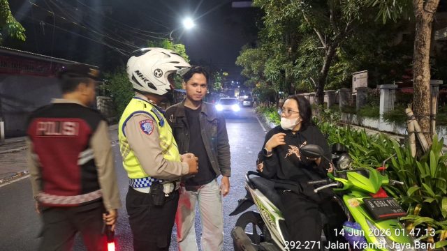 Persempit Ruang Gerak Pelaku Kriminal, Polsek Johar Baru Intensifkan Operasi Cipta Kondisi Malam Hari