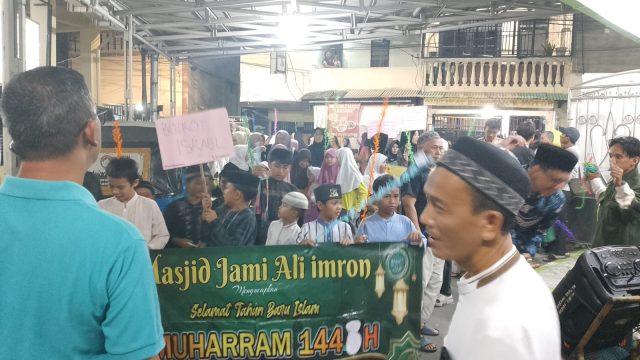 Kemeriahan Penuh Khidmat Polri Dan Remaja Masjid Al-Imron Dalam Giat Pawai Obor 1 Muharram di Kartini Berlangsung Aman 