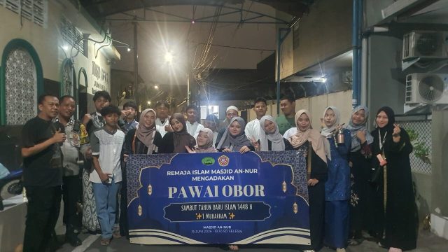 Pengawalan Jalan Kaki Bhabinkamtibmas Dalam Giat Pawai Obor 1 Muharram” Jemaah Masjid An-Nur Pasar Baru
