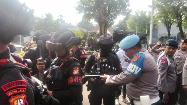 Kapolsek Metro Menteng Pimpin Apel Pengamanan Unras Mahasiswa di Bundaran HI