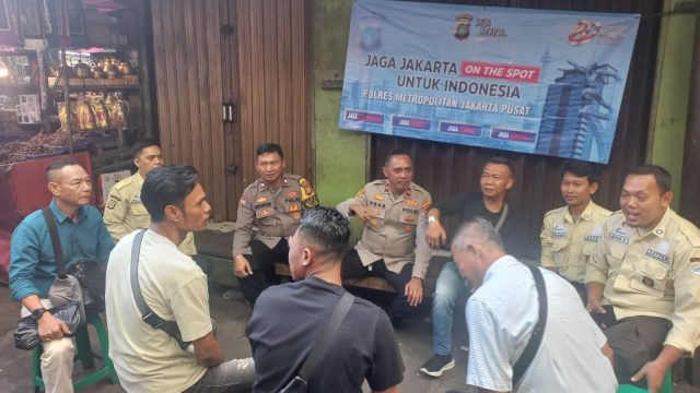 Jaga Jakarta On The Spot, Waka Polsek Metro Tanah Abang Sambangi Pasar Metro 