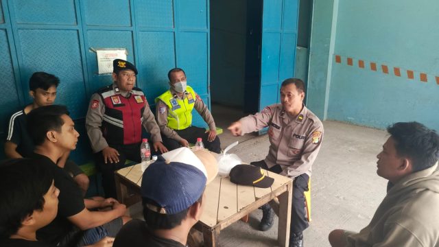 Jaga Jakarta On The Spot, Polsek Kawasan Muara Baru Ajak Pedagang Ikan Wujudkan Kamtibmas Kondusif