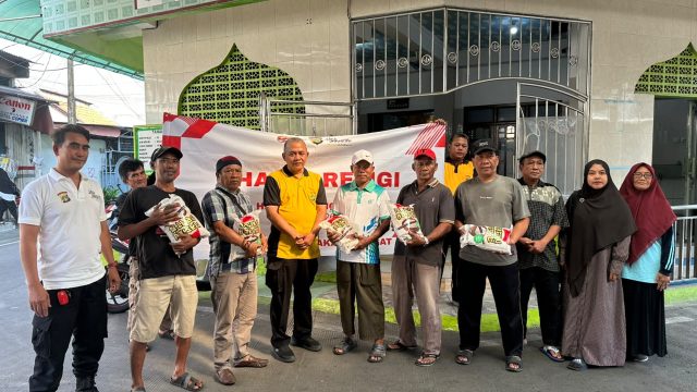 Bakti Religi HUT Bhayangkara ke-80, Polsek Sawah Besar Bersihkan Masjid Jami Ali Imron