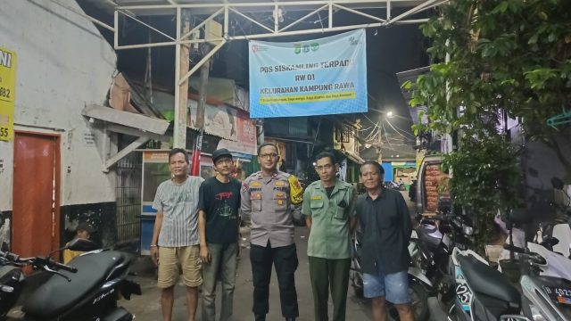 Sambang Poskamling Tengah Malam, Polisi dan Warga Perkuat Deteksi Dini Gangguan Kamtibmas di Kampung Rawa