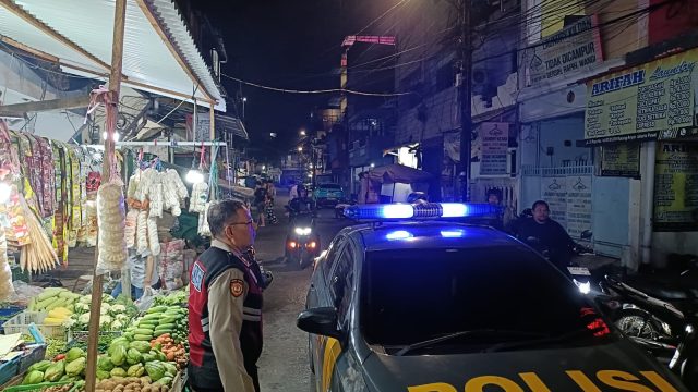 Patroli Jalan kaki dan Strong Poin Polsek Sawah Besar Di Pemukiman Warga” Cegah Tawuran dan Jaga Kamtibmas