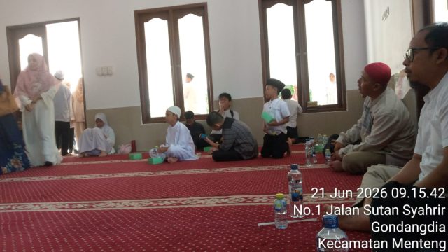 Polsek Metro Menteng Hadiri Peringatan 1 Muharram dan Santuni Anak Yatim di Masjid Al Musyarrofah