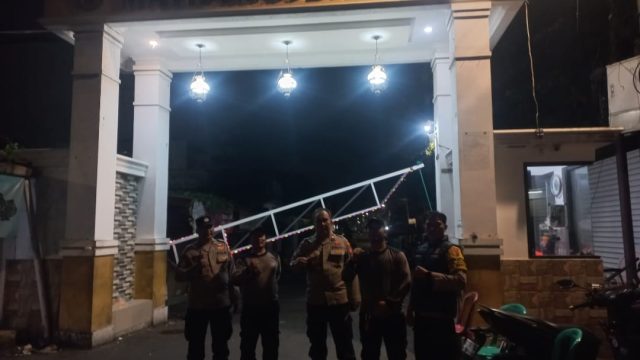 Sambang Dinihari Satkamling, Polisi Ajak Warga RW 08 Pegangsaan Perkuat Kamtibmas