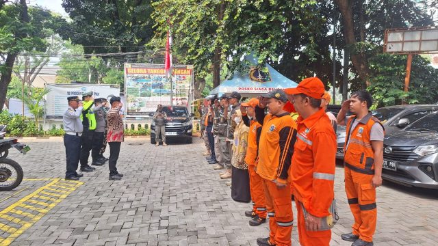 Sinergitas Tiga Pilar Kelurahan Gelora Gelar Penertiban PKL dan Parkir Liar di Kawasan Asia Afrika dan Sudirman
