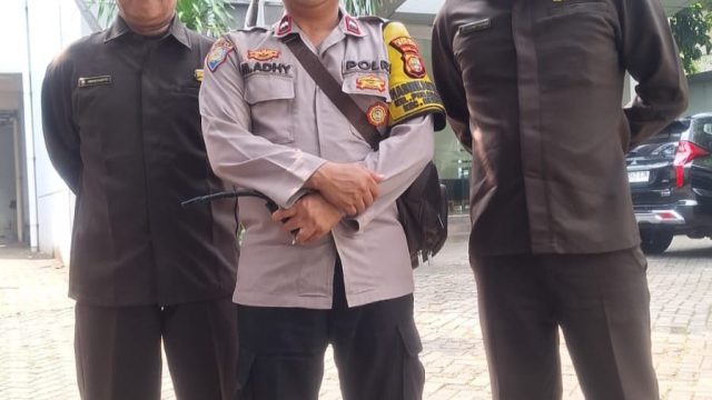 Sambang Gedung Graha Nusa Tiga, Bhabinkamtibmas Pegangsaan Perkuat Pengamanan dan Pengawasan Tamu