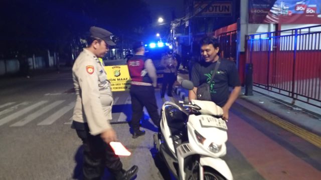 Hadir di Jam Rawan, Polsek Cempaka Putih Tingkatkan Rasa Aman Melalui Razia Stasioner