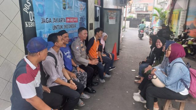 Waka Polsek Metro Tanah Abang Kunjungi Pos RW 05 Kebon Kacang dalam Program “Jaga Jakarta On The Spot”