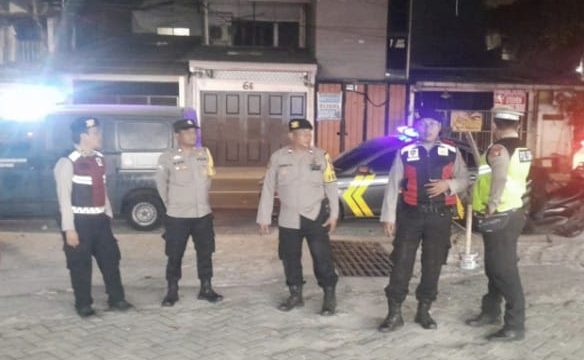 Patroli Cipta Kondisi Polsek Cempaka Putih Sisir Jalan Mardani Raya, Antisipasi Gangguan Kamtibmas Dini Hari