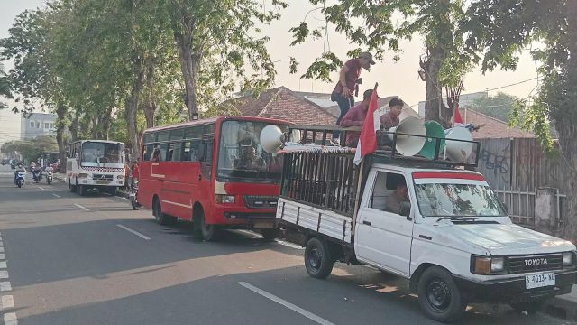 Polsek Johar Baru Amankan Pemberangkatan Massa Aksi Unjuk Rasa Menuju Mabes Polri Berjalan Tertib